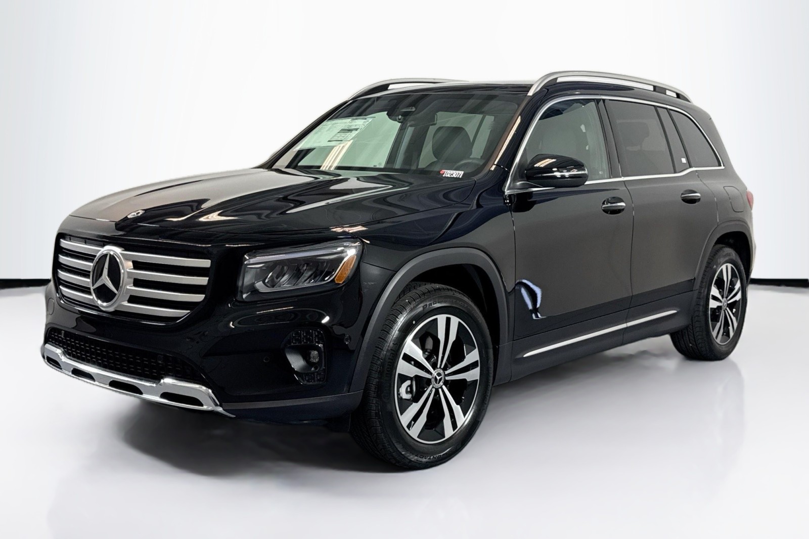 2025 Mercedes-Benz GLB Base's photo