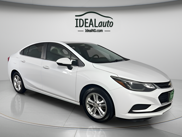 2017 Chevrolet Cruze LT's photo