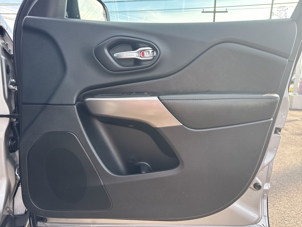2019 Jeep Cherokee Latitude photo 22