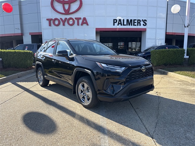 2025 Toyota RAV4 XLE's photo