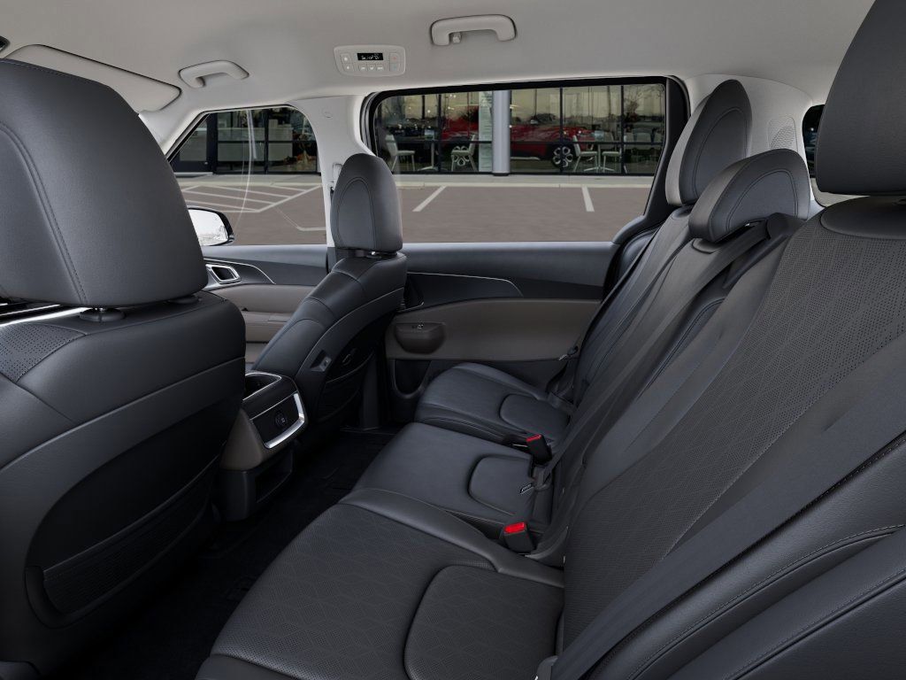 New 2025 Kia Carnival LXS 4D Passenger Van in Columbus S6462968