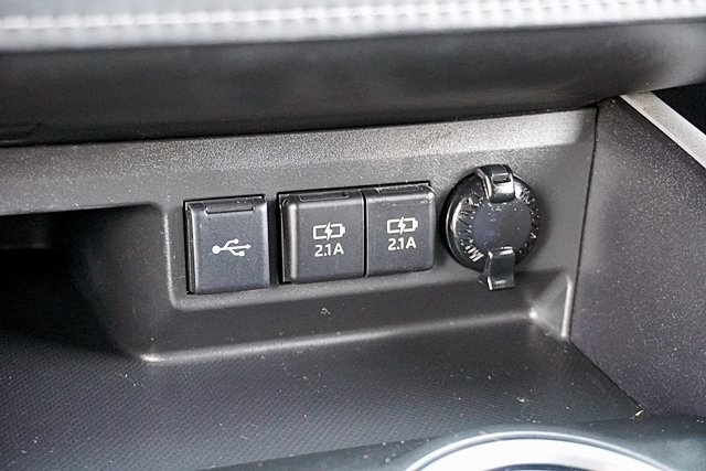 Used 2021 White Toyota XLE image 27