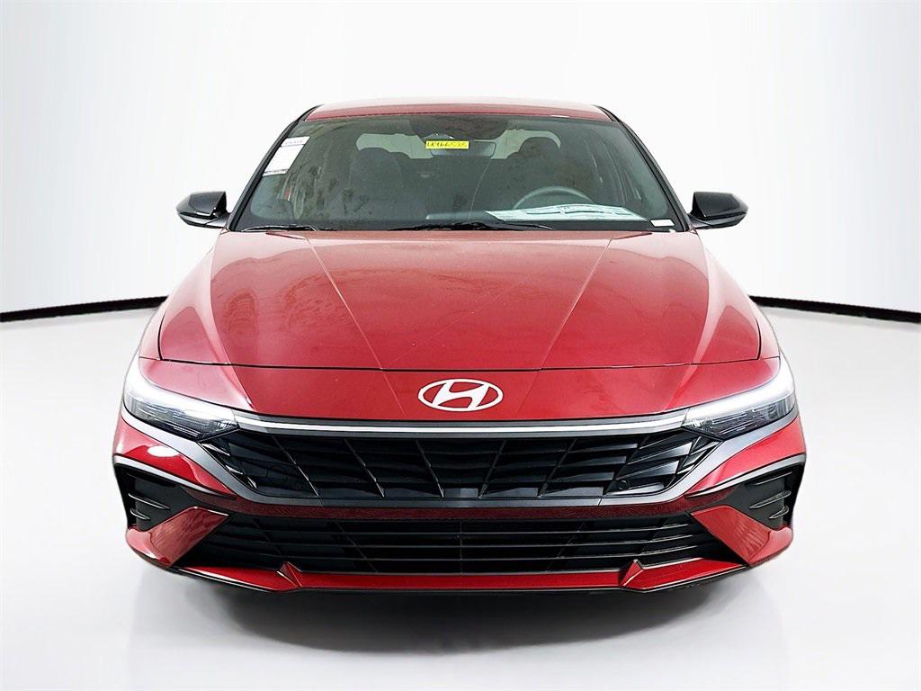 2025 Hyundai Elantra SEL Sport photo 2