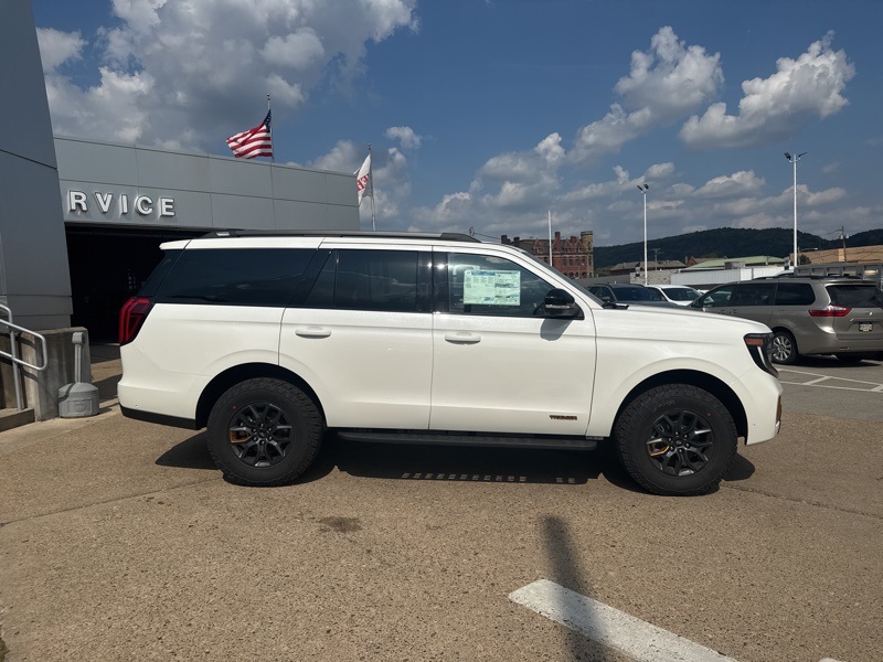 2025 Ford Expedition photo 4