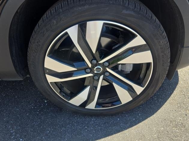 2023 Volvo XC40 Plus photo 3