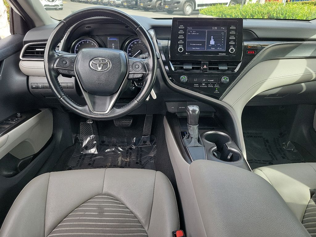 2021 Toyota Camry SE photo 4