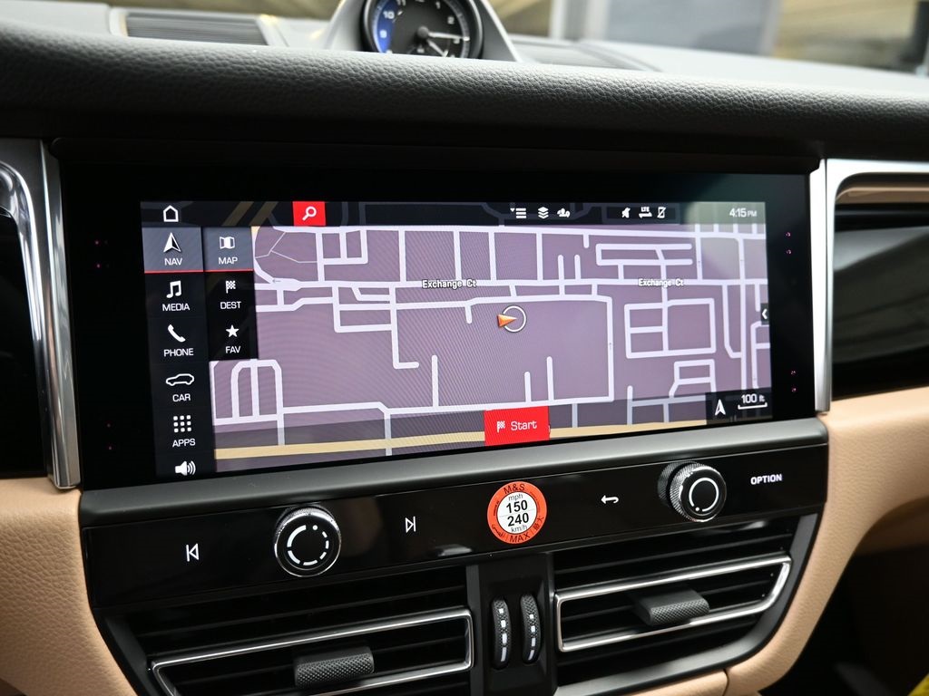 2026 Porsche Macan T photo 22