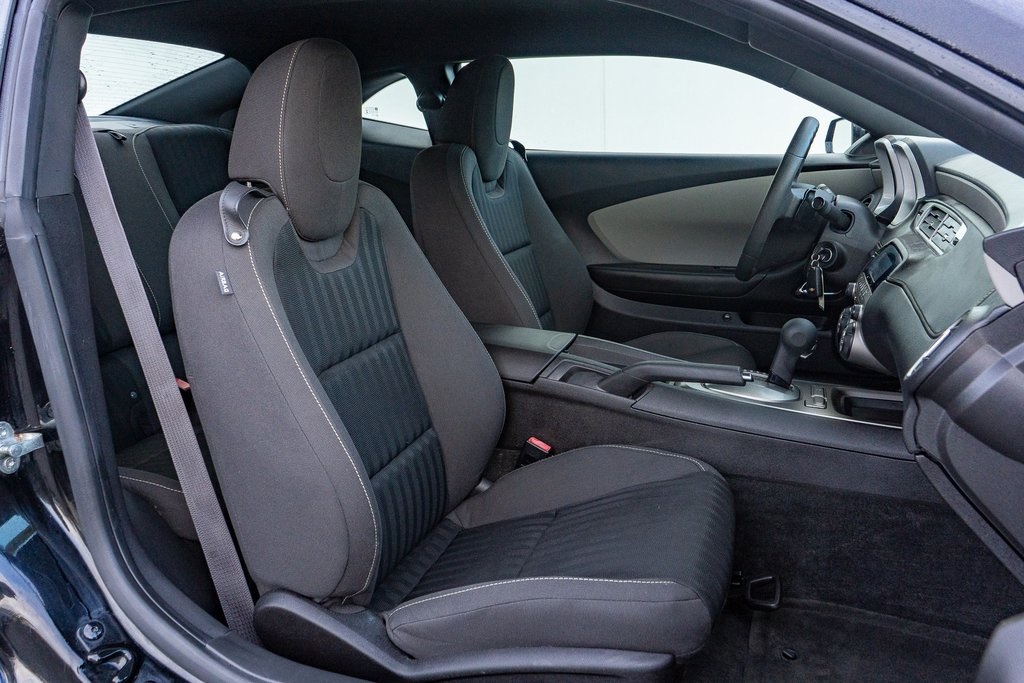 2015 Chevrolet Camaro photo 13