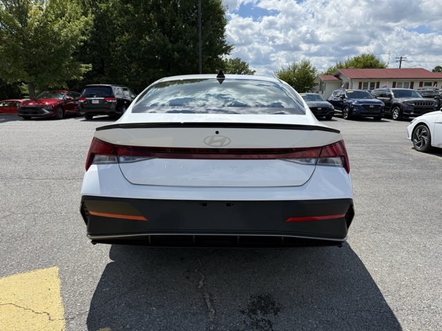 2025 Hyundai Elantra SEL Sport photo 4