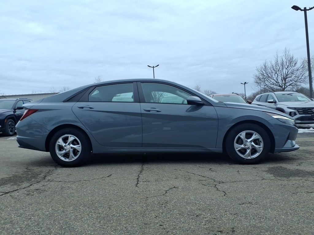Used 2021 Hyundai Elantra SE with VIN KMHLL4AG1MU213055 for sale in Torrington, CT
