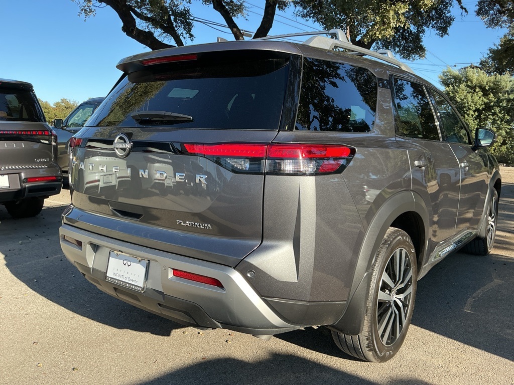 2024 Nissan Pathfinder Platinum photo 2