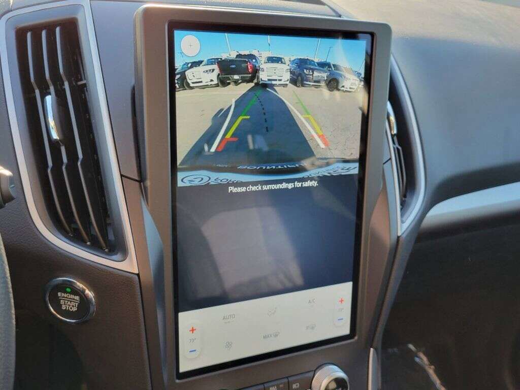 2024 Ford Edge SE photo 2