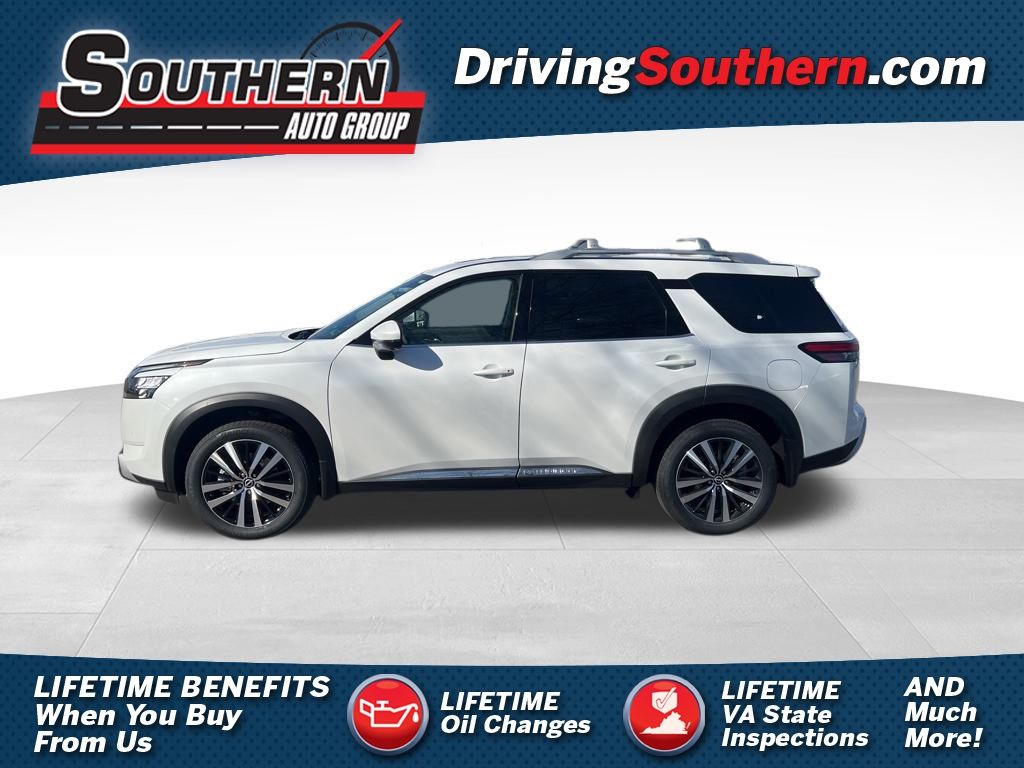 2025 Nissan Pathfinder Platinum's photo