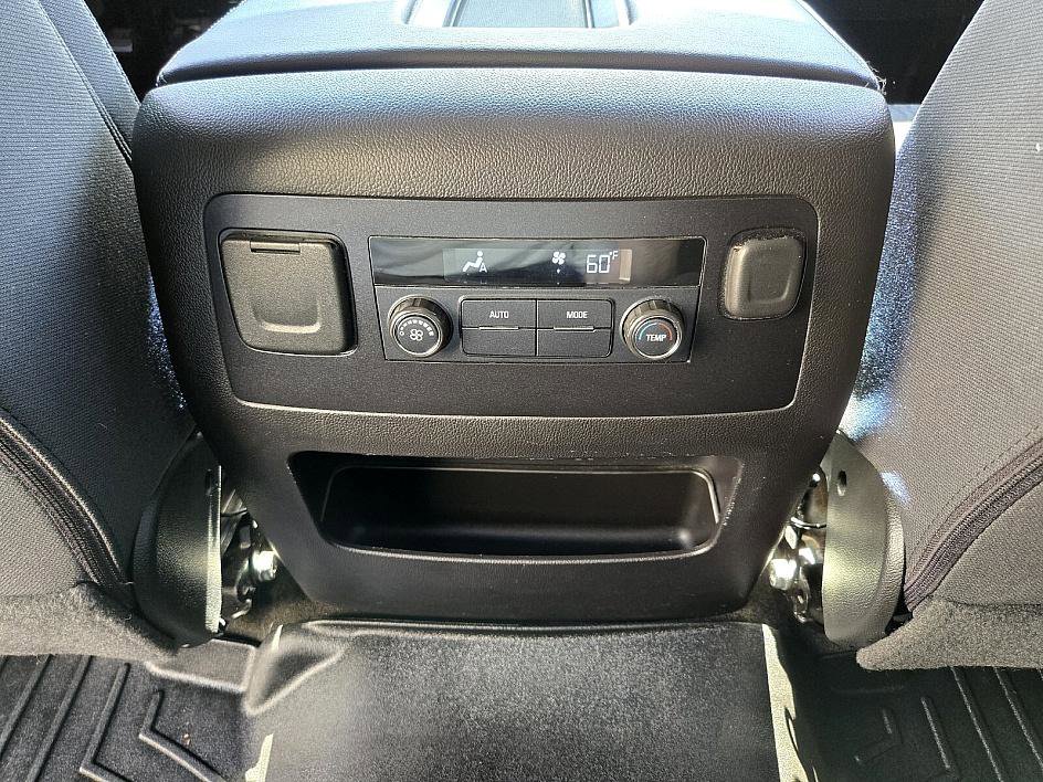 2017 Chevrolet Tahoe LS photo 13