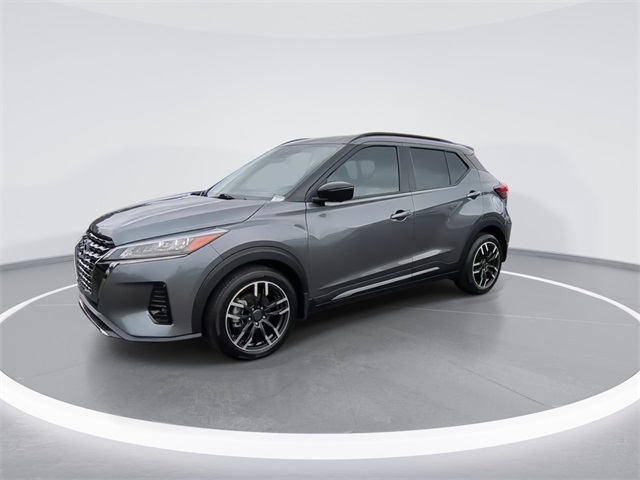 2023 Nissan Kicks SR photo 4