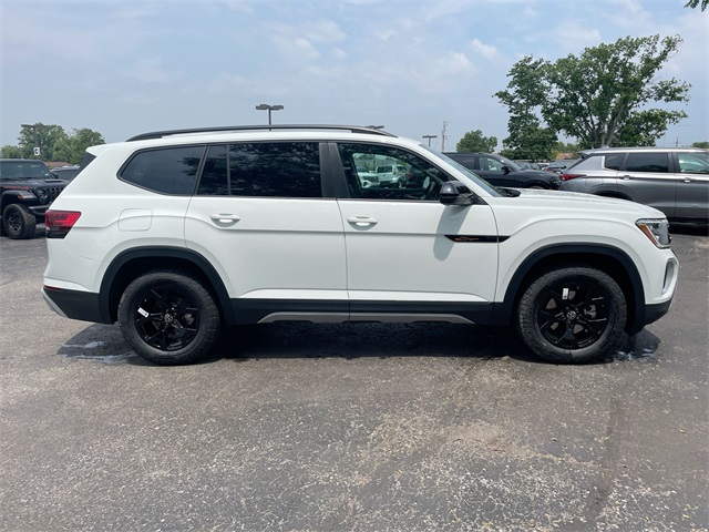 2025 Volkswagen Atlas Peak Edition SE Technology photo 24