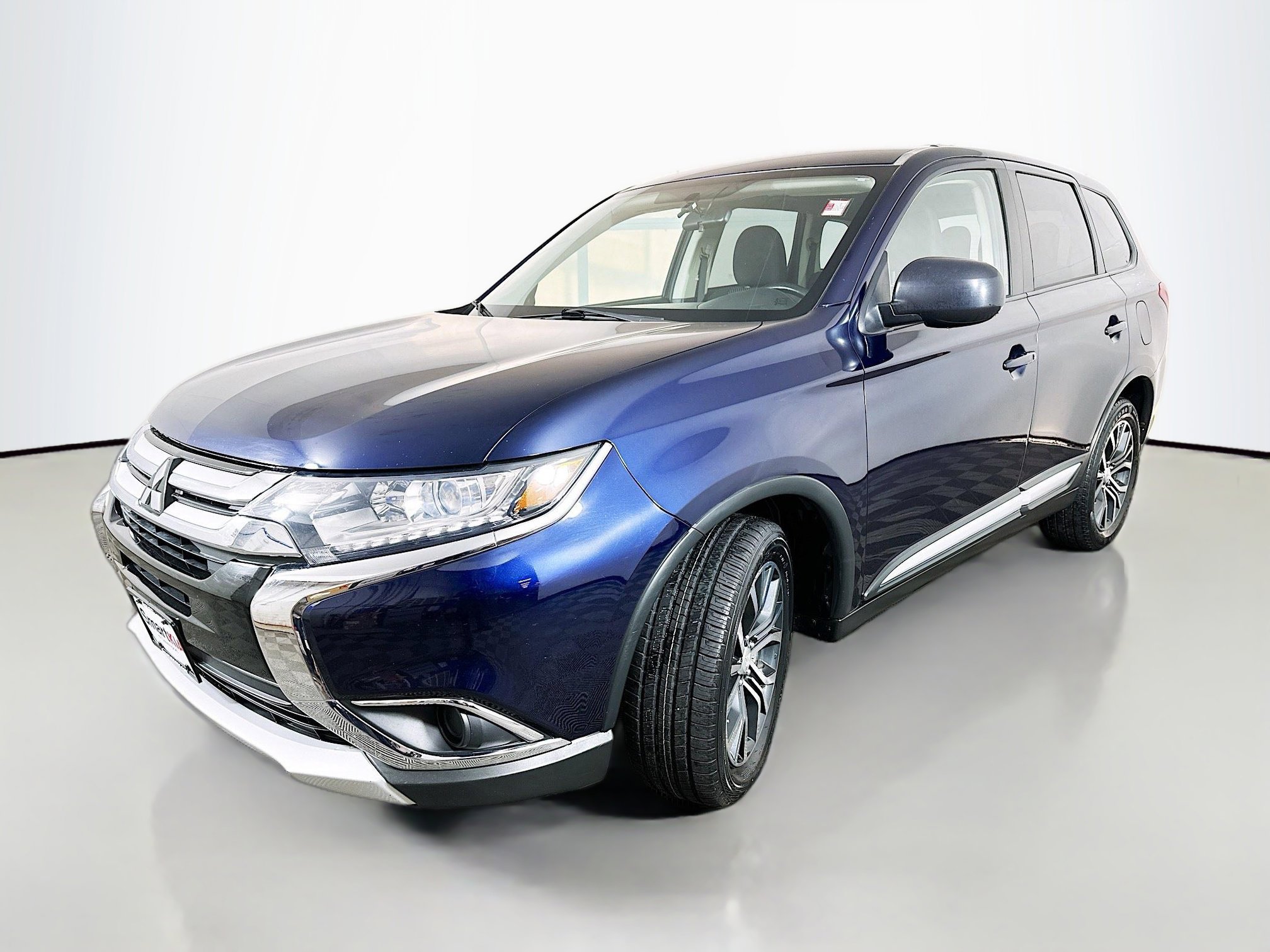 2016 Mitsubishi Outlander ES photo 3