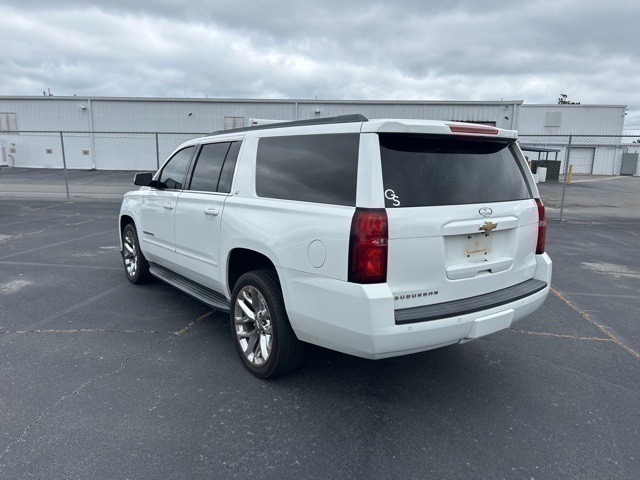 2016 Chevrolet Suburban LT photo 3