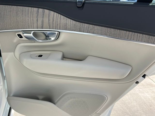 2025 Volvo XC90 photo 27