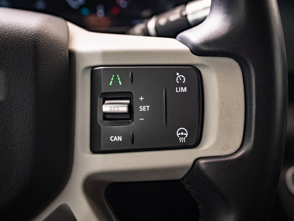 2020 Land Rover Defender 110 SE photo 25