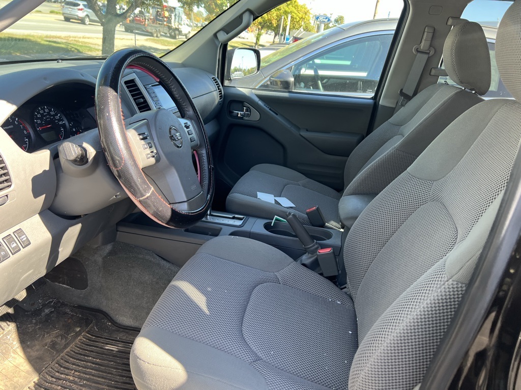 2016 Nissan Frontier SV Crew Cab photo 5