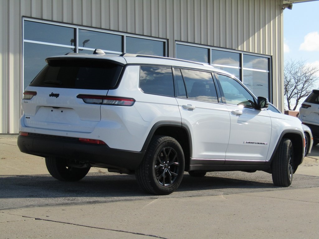 2024 Jeep Grand Cherokee Altitude photo 3