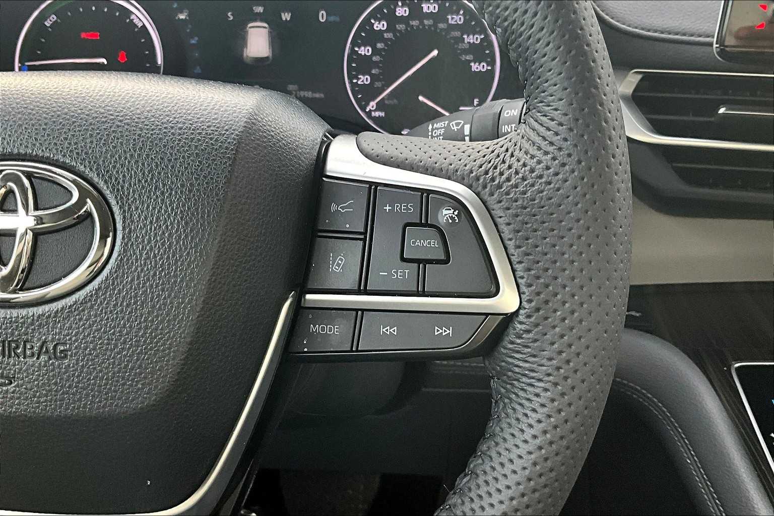 2024 Toyota Sienna Limited photo 23