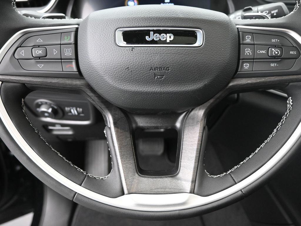 2025 Jeep Grand Cherokee Limited photo 12