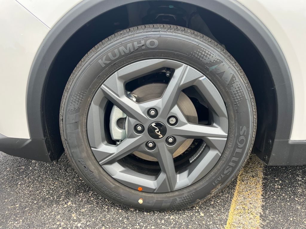 2025 Kia K4 LXS photo 9