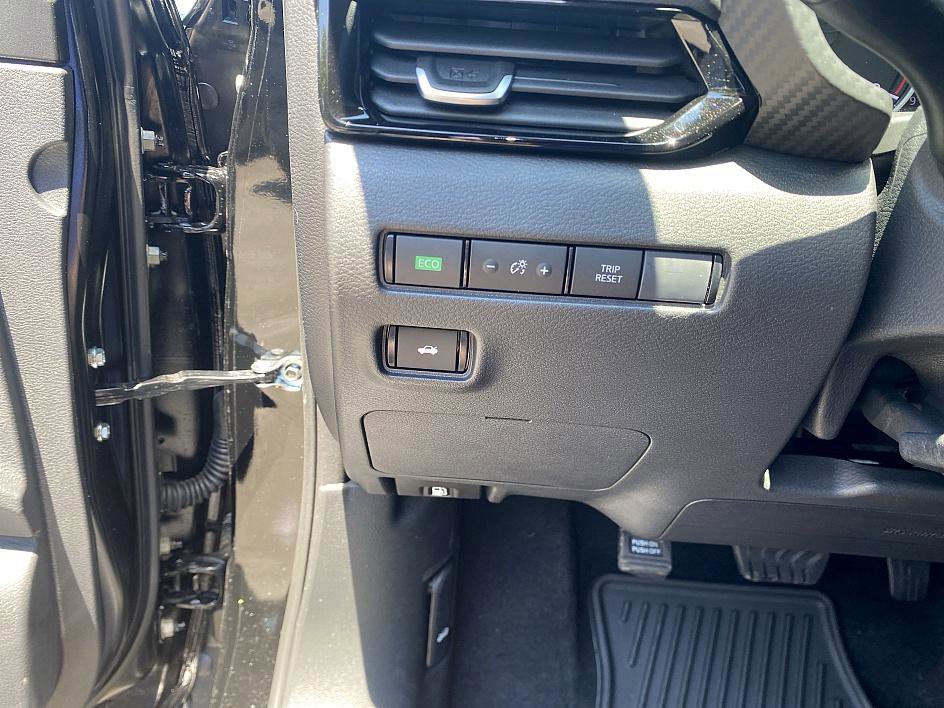 2025 Nissan Sentra SV photo 9