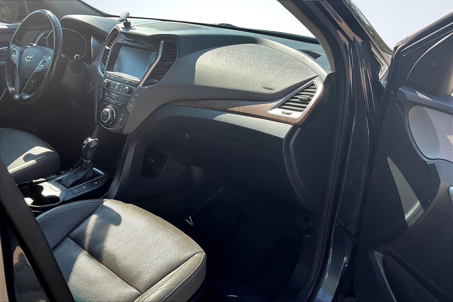 2017 Hyundai Santa Fe Limited Ultimate photo 14
