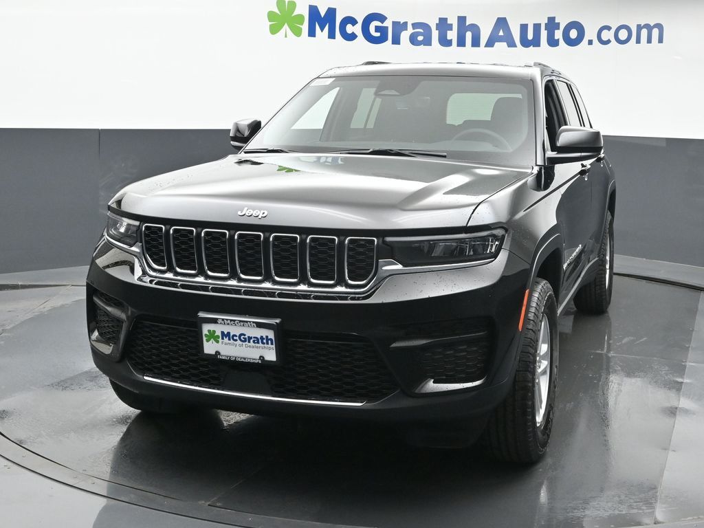 2025 Jeep Grand Cherokee Laredo photo 3