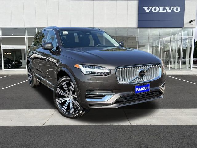 2025 Volvo XC90 Core's photo