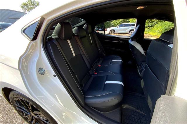 2025 Toyota Camry SE photo 17