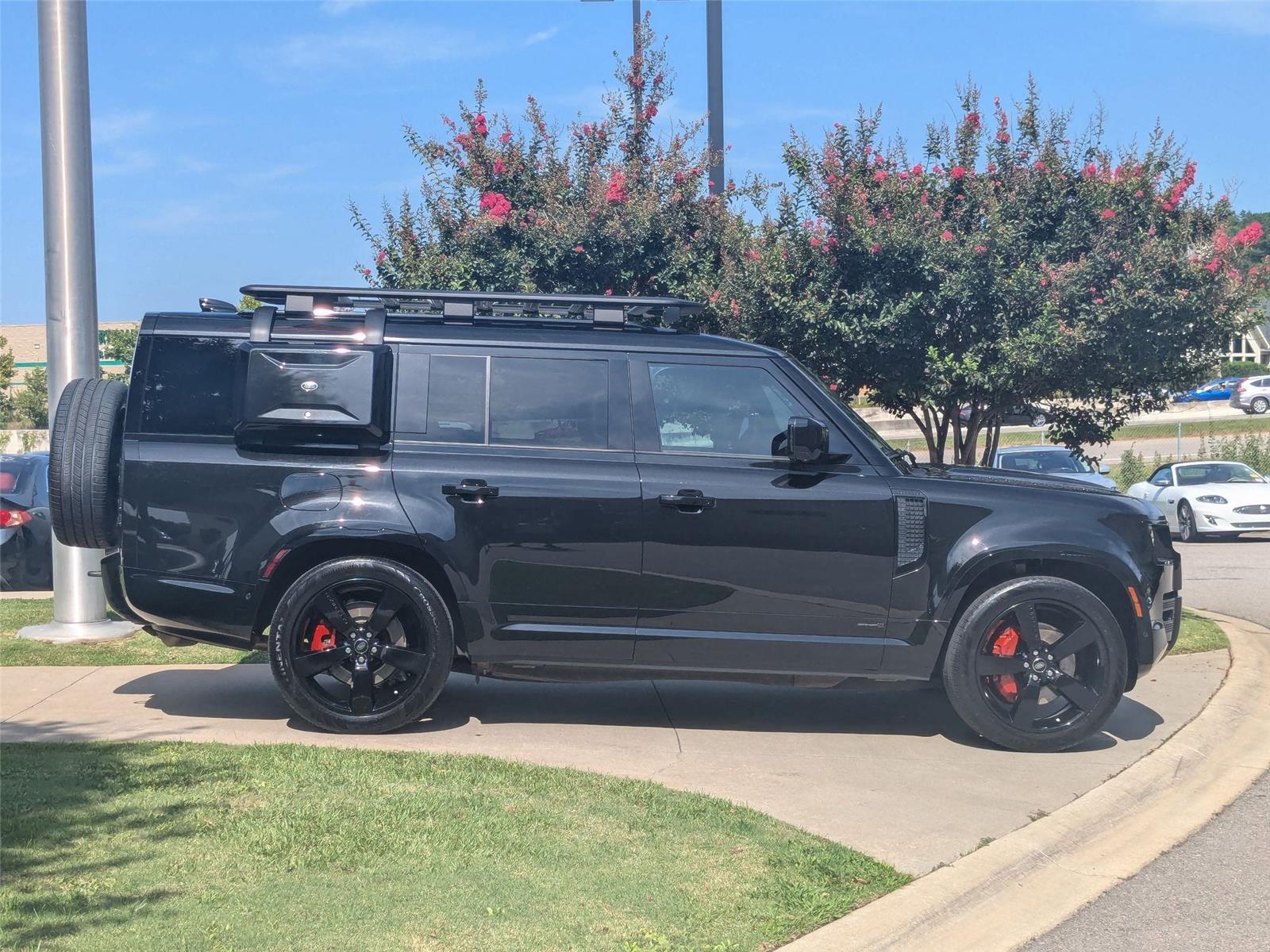 2023 Land Rover Defender 130 X photo 2