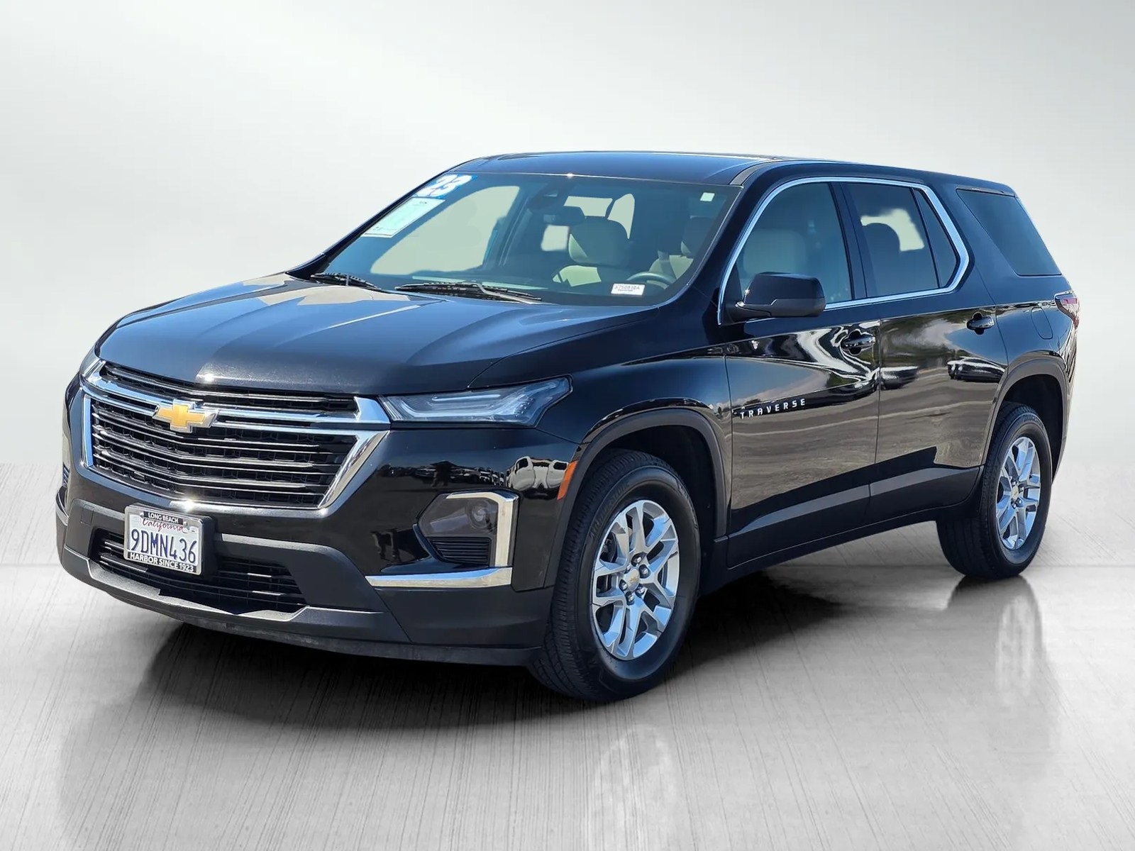 2023 Chevrolet Traverse LS photo 3