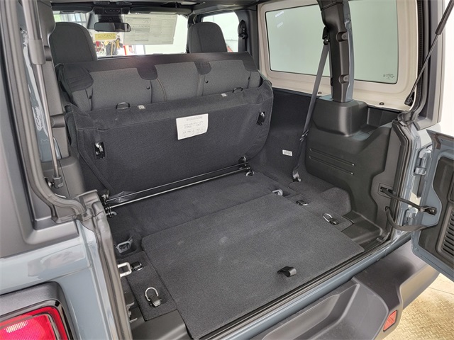 2025 Jeep Wrangler Willys photo 14