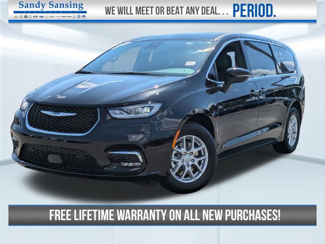 2025 Chrysler Pacifica Select's photo