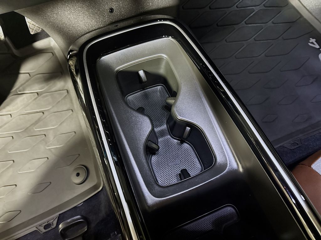 2023 Volkswagen ID.4 Pro photo 14