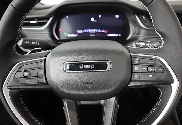 2025 Jeep Grand Cherokee Laredo X photo 13