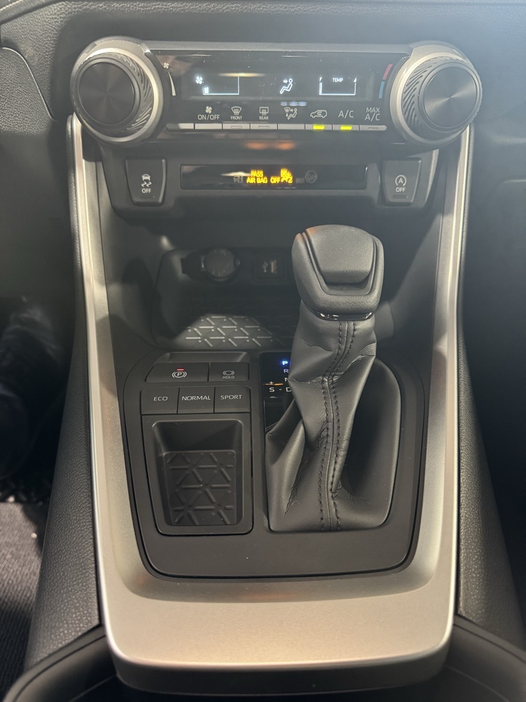 2025 Toyota RAV4 LE photo 34