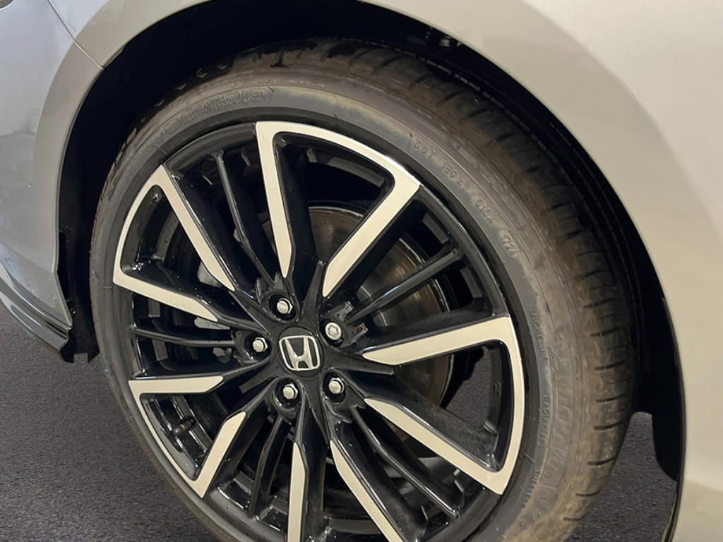 2025 Honda Accord Hybrid Touring photo 9