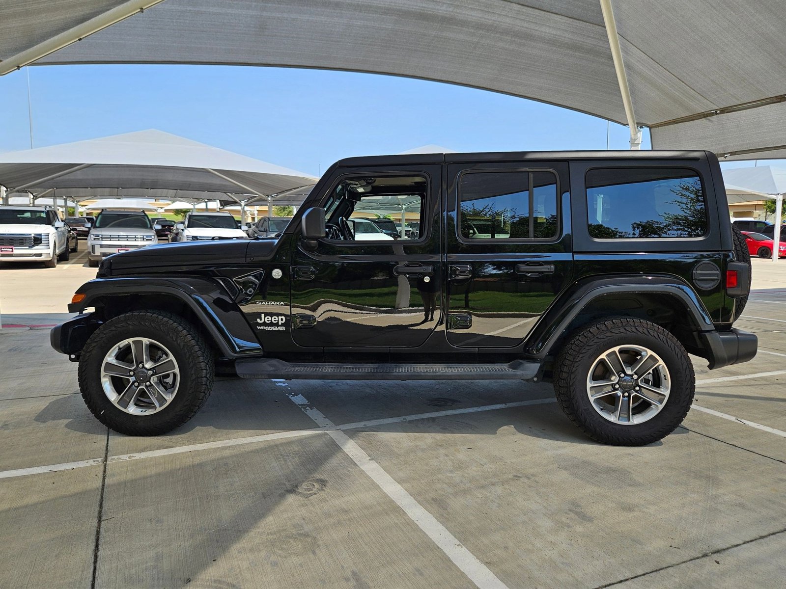 2022 Jeep Wrangler Unlimited Sahara photo 7
