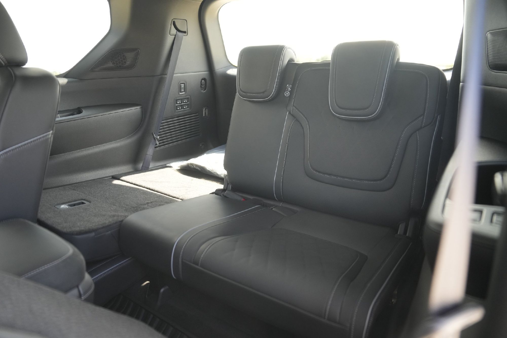 2025 Infiniti QX80 photo 21