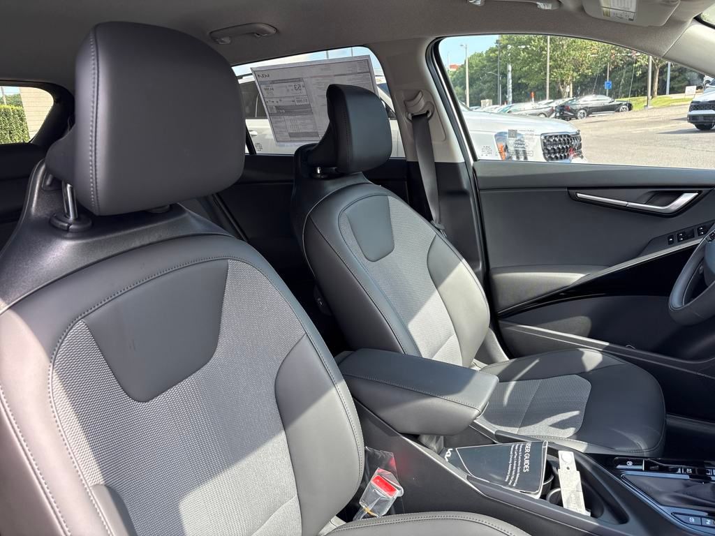 2025 Kia Niro EX photo 27