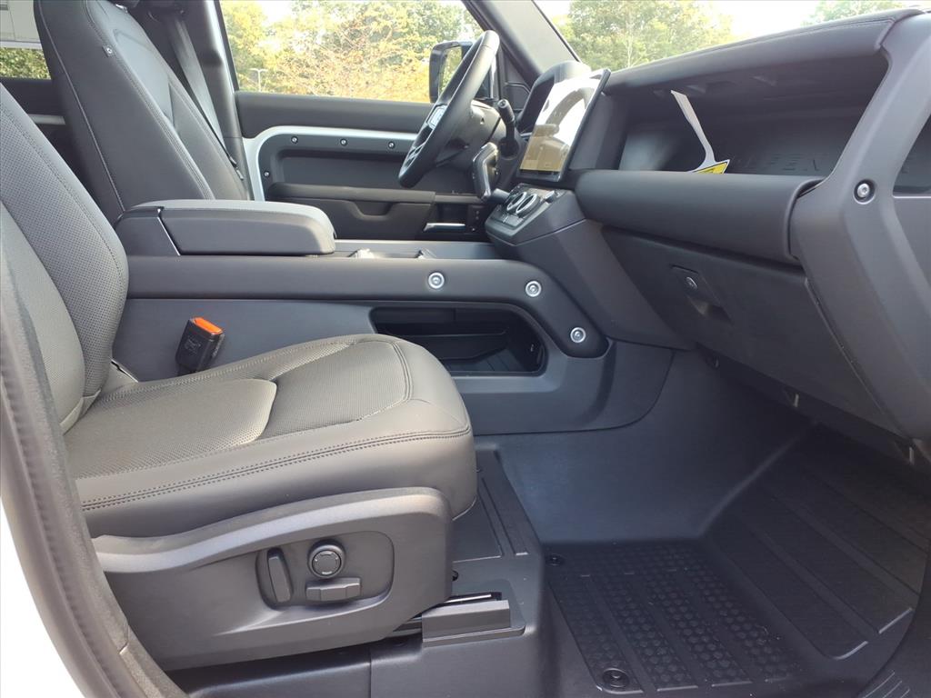 2026 Land Rover Defender 110 S photo 3