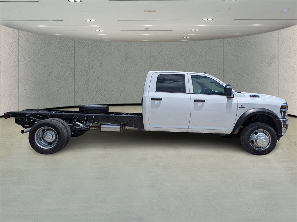 2025 Ram 5500 Tradesman photo 3