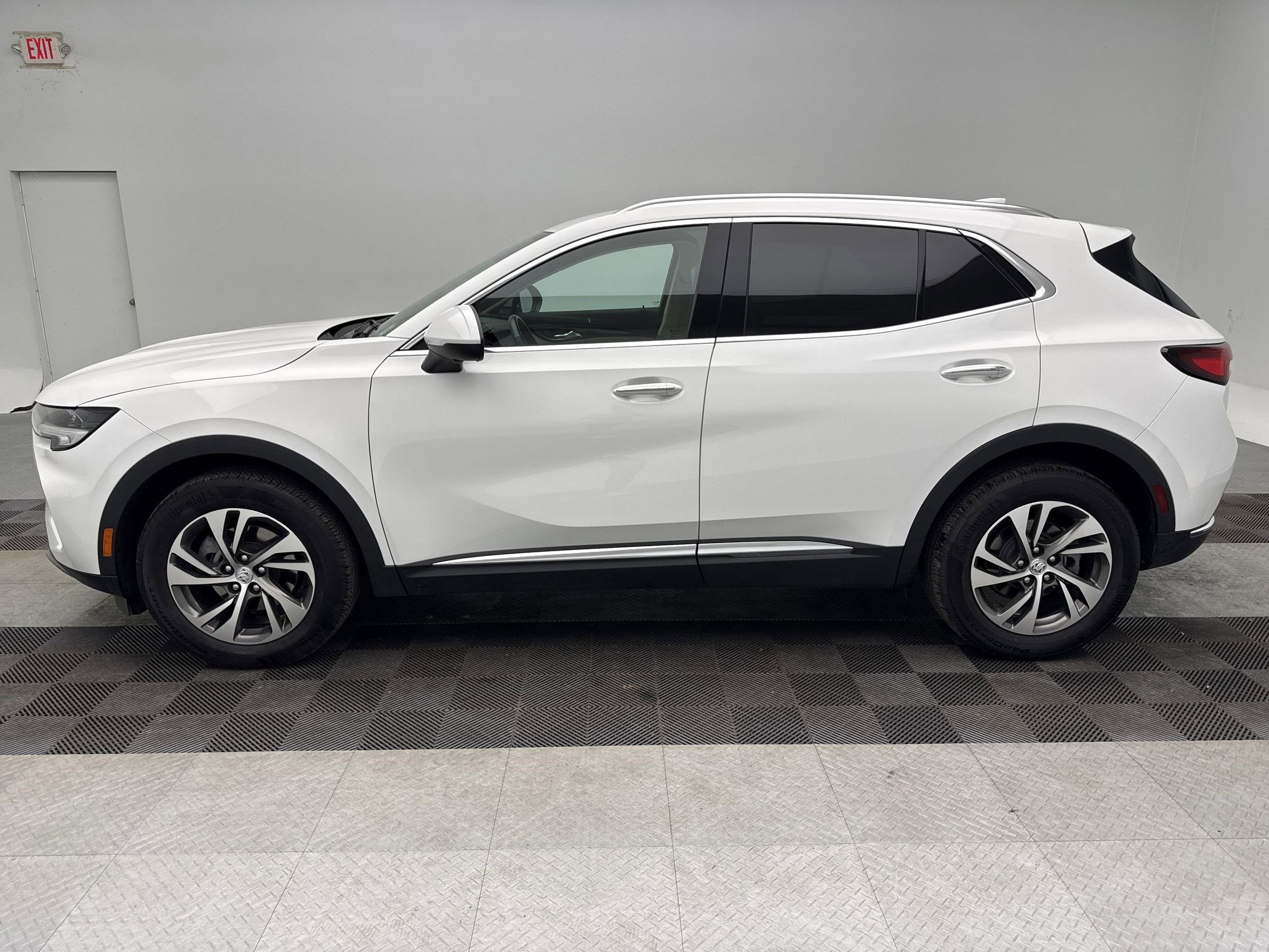 2022 Buick Envision Essence photo 2