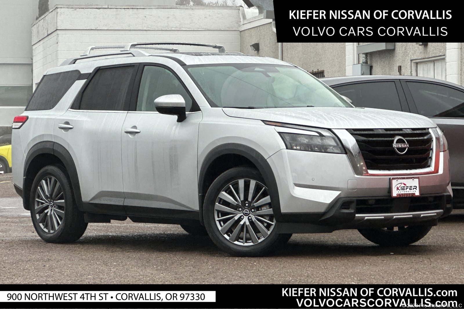 2025 Nissan Pathfinder SL's photo