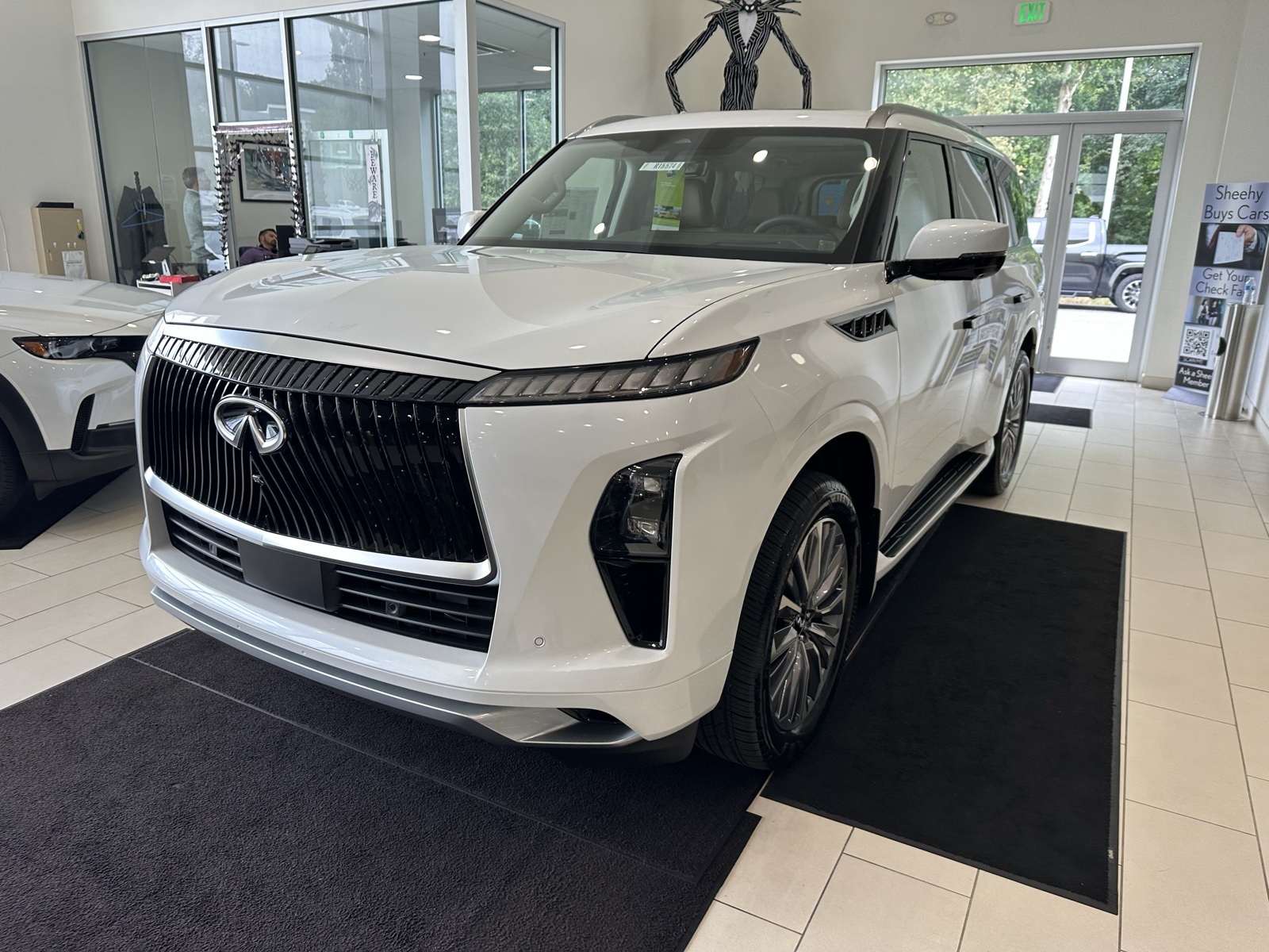 2026 Infiniti QX80 Luxe photo 3